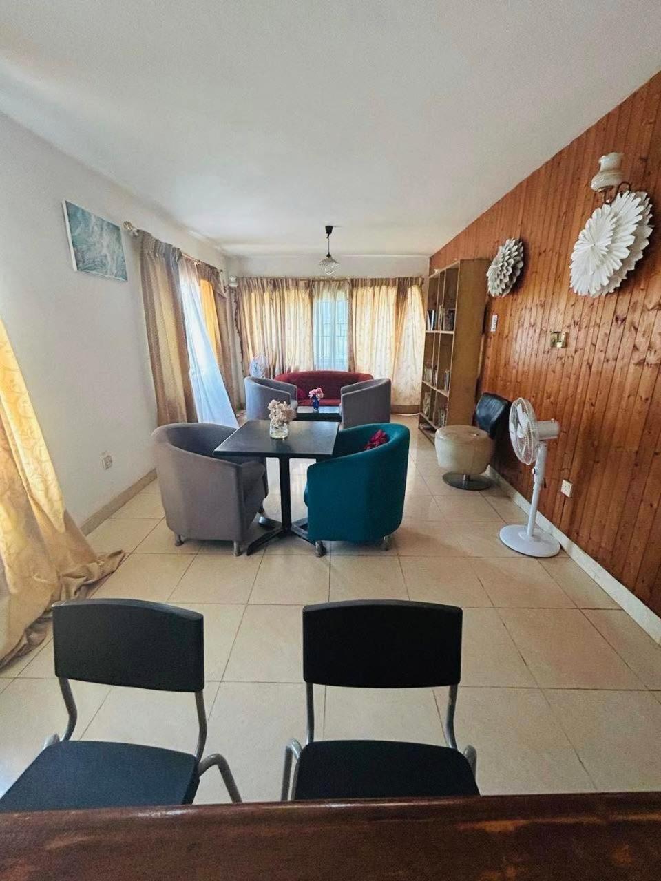 Zunox Guest House فريتاون المظهر الخارجي الصورة